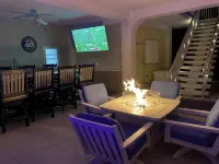 Outstanding pool and outdoor area 5 minute walk to beach! - 방갈로