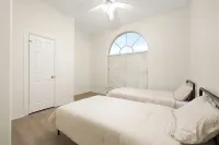 Casa Aaron, Large Pool, Game Room, Spacious Backyard with Palm Trees, 3 Bedrooms - 수영장