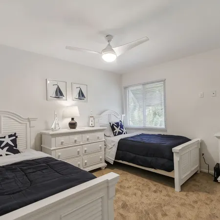 Turtle Cove Condo--- Steps to Siesta Key Beach
