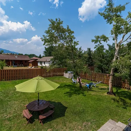 Small log home in the heart of Little Italy