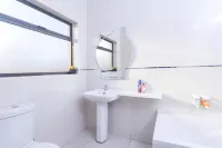 Ezulwini Guest House - Executive Double Room with Pool View, 2 Guests in Balito