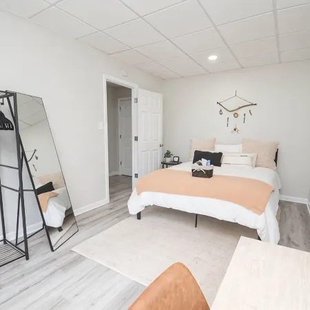 Luxury Centrally-Located 1Br/1BA Basement Apartment with Gym and W/D in Unit