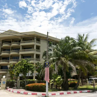 Coral Bay Resort Hoteles cerca de Pasir Bogak Beach