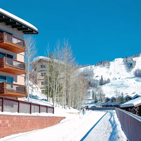 Ski In Ski Out: 2 King Beds, Hot Tub , Gas Fireplace,Balcony, Close to Base Area
