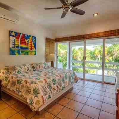 5-Star Experience! Oceanfront Villa w/ Private Beach + Pool, Snorkelling Rooms
