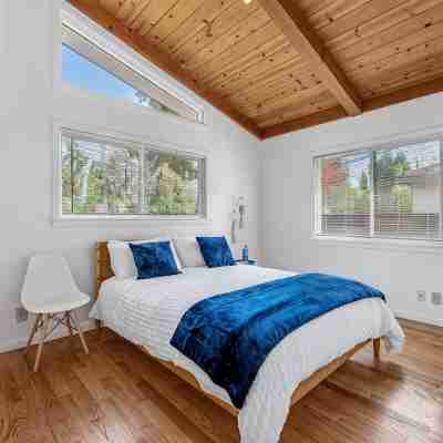 Designer retreat home near Stanford! Luxury, Gym, Peloton, office,Backyard,BBQ Rooms