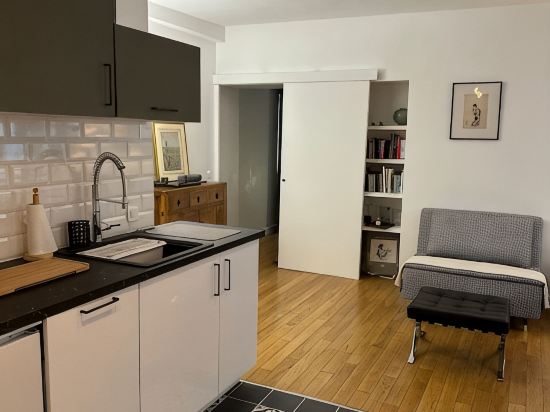 Renovated terrace apartment in Montmartre