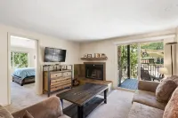 Mt Crested Butte Condo 2BR on Bus Route with Pool and Patio Views - 3-Sterne