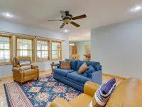 Modern Home in the Heart of Murphy, Hi-Tech Massage Chair, Jetted Tub, KING Bd! マーフィーのホテル