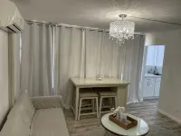 Remodeled oasis in the heart of Waikiki! Min. from beach, shops, & restaurants! - مسبح خاص