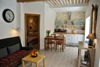 Charming apartment inside the old walls of Avignon - Condos