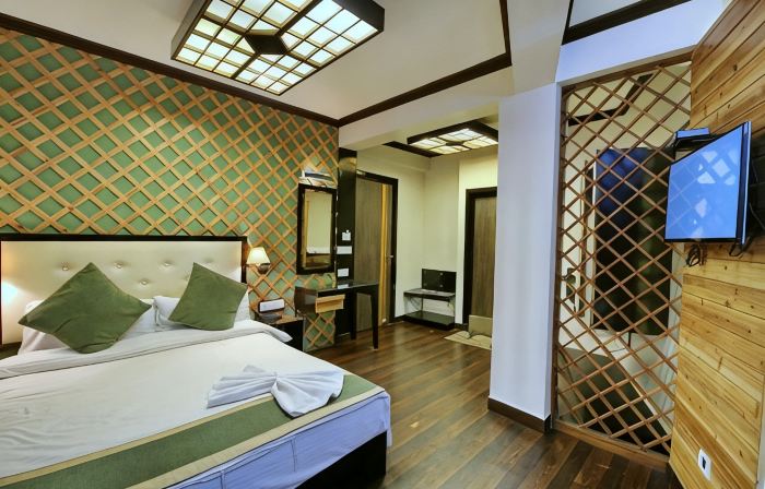 Hotel Dip Palace- Mall Road