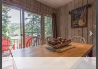 Moose Manor-Giant Steps Lifts and Lodge is directly across from this Condo. - 3つ星