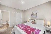Gorgeous 2 Bed /2 Bath Condo Close to Beaches - balcony