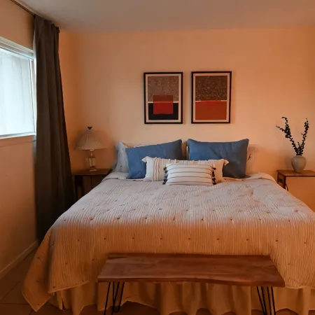 Spacious Condo with game room, office and large kitchen. 5 min. to Sunrise Mall!