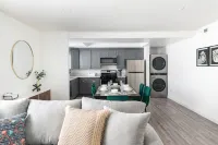Exceptional DT Alhambra Condo  3Br/2BA with King Size Bed +EV Charger