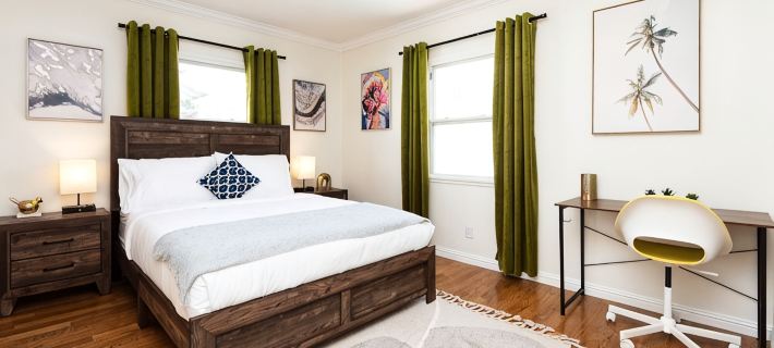 Spacious Charming 4BR 3BA Home with Outdoor Pool & Patio Hotels in Burbank