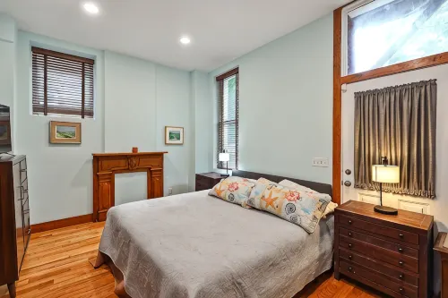 Large Executive 1st Floor Apartment with Chefs Kitchen! - Condos