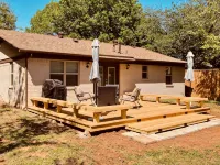 Walk Cowboys Rangers TX Live Restaurants and More  5 Stars!! - บังกะโล