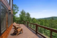 Spacious cabin with breathtaking mountain view! Pet Friendly! - con vistas a la montaña