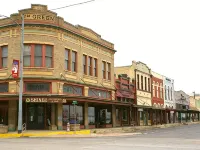 The Barta bungalow in Shiner - 3-Star