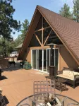Beautiful cabin, stunning view, spacious deck. Price includes cleaning fee, etc. - 4-Star