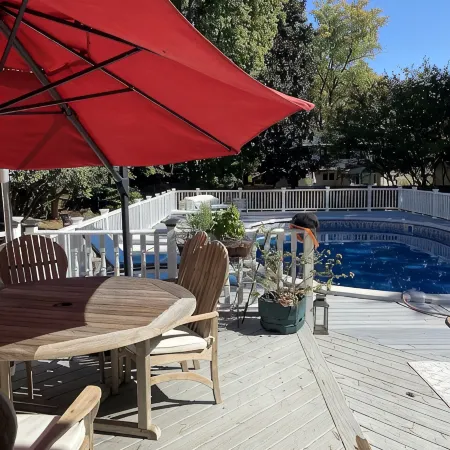 Location Location, spacious 5Br 4 bath house in oldtown w/hot tub & firepit.