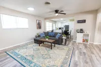 Family-Friendly Retreat: 3BR Home with Game Room & Spacious Backyard Oasis - บังกะโล