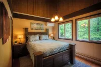 3-Bedroom 2 Bath Cozy Chalet 1 Mile From Mountain! - Wifi