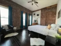 Downtown Crossroads KC Art Loft - Homestays