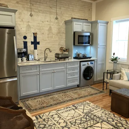 PARK and WALK - Mayberry & Main - 'The Main Suite' - New Construction