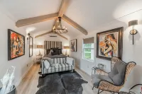 Glamping in Spicewood TX Hill Country~ Cabin 1 The Madison at Green Acres - 4-stjärniga