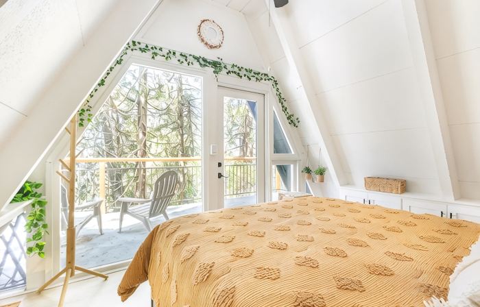 Cozy A-Frame High in The Tree Tops
