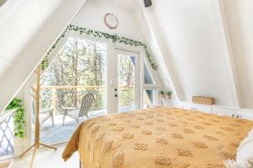 Cozy A-Frame High in The Tree Tops