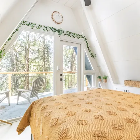 Cozy A-Frame High in The Tree Tops