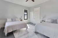 Miller House-Modern Remodel 2BR Historic Townhome blocks to downtown Noblesville - 2 tähden