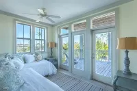 * Gorgeous Bay Views, 2 Incredible Community Pools, Pet Friendly, Sleeps 1 - Beach