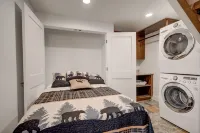 10-Minutes to Ski Resort, 2.5-Bedroom, Mountain Views, Hot Tub/Sauna - balcony