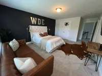 LUX House! HOT TUB! 4 min to campus. Golf lot - 3-Star