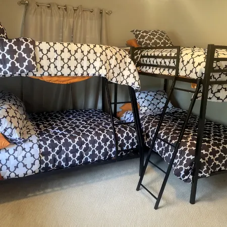 Newly Remodel - 1 Mile to Stadium-Sleeps 8