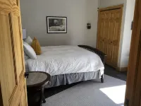 Contemporary Loft Condo overlooking the Big Thompson River in Estes Park - 4-Star