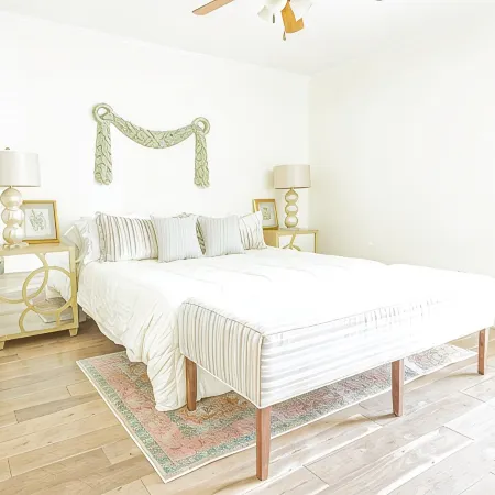 OXFORD PRIME LOCATION / ON THE SQUARE!! WALKING DISTANCE TO CAMPUS