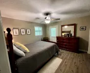 Blade Bay - Beautiful Remodeled cabin, close to everything, pet friendly!