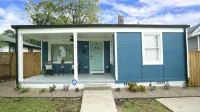 3-bedroom 2 full bath bungalow in the heart of the city minutes from DT Raleigh. - บังกะโล