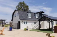 Rainbow Canyon Retreat:  Hot Tub, Fire Pit, Games Room - Sleeps 16+ - Wifi
