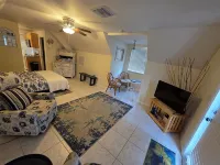 Waterfront Studio with pool and boat dock - 4-Star
