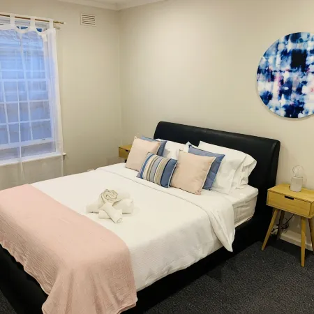 Central & Tranquil Two-Bedroom Home in the Heart of Essendon Hotele w: Essendon