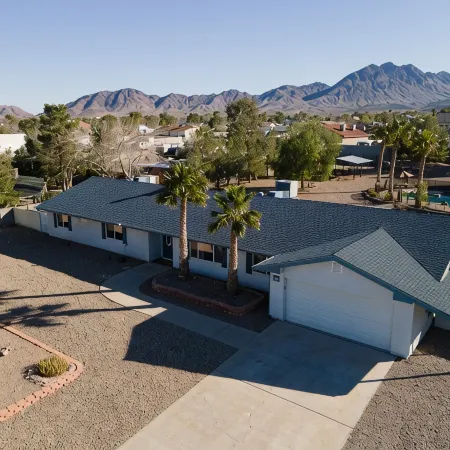 Spacious Desert Getaway! 5Br Incl/ Casita, Yard/Patio, EV, Pool, Games, Horse Отели рядом с достопримечательностью «Амфитеатр Хендерсона»