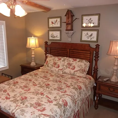 Affordable Luxury with Hot Tub, Fireplace, Central Air/Heat, Wifi in Highlands!