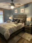 Modern cabin with hot tub, 60 acres with elk views, at the top of Winslow Hill - 4-Star